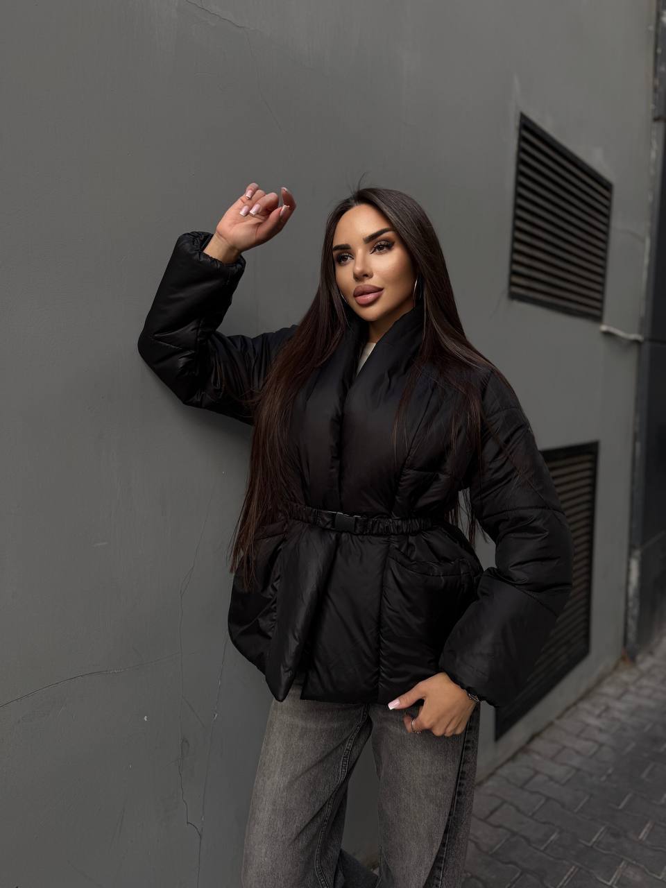 Ekopūko striukė – lengva ir šilta, juoda