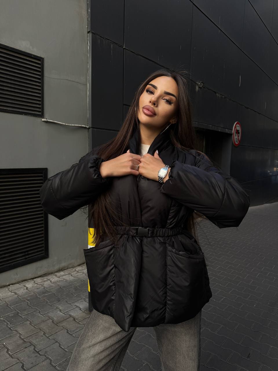 Ekopūko striukė – lengva ir šilta, juoda