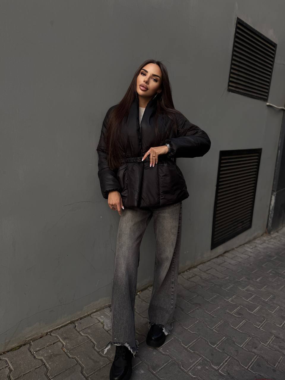 Ekopūko striukė – lengva ir šilta, juoda