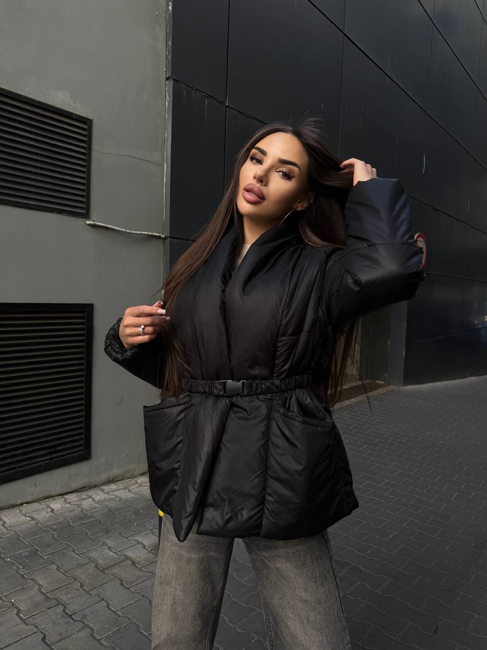 Ekopūko striukė – lengva ir šilta, juoda