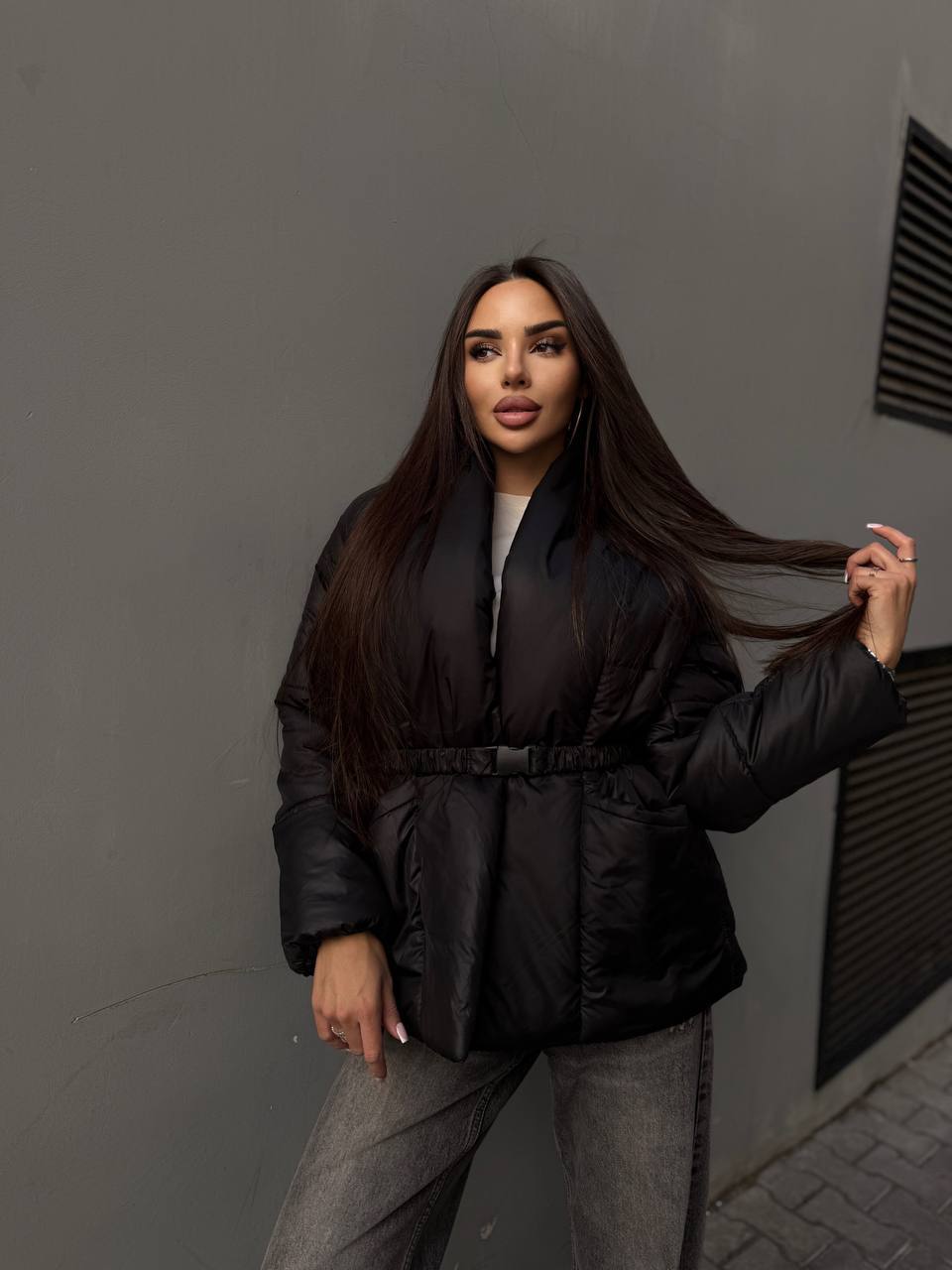 Ekopūko striukė – lengva ir šilta, juoda