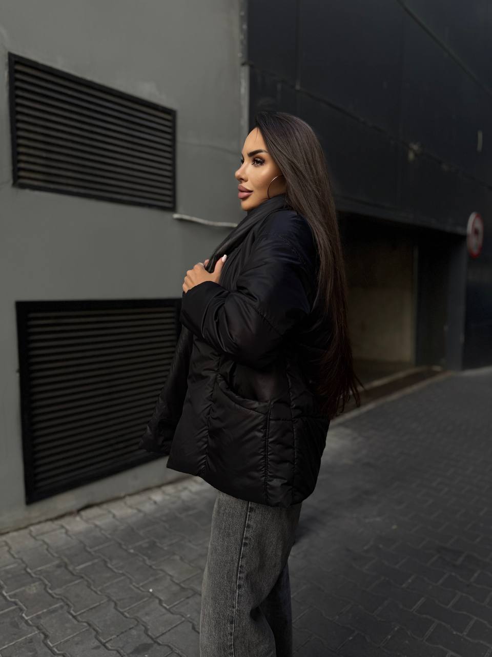 Ekopūko striukė – lengva ir šilta, juoda