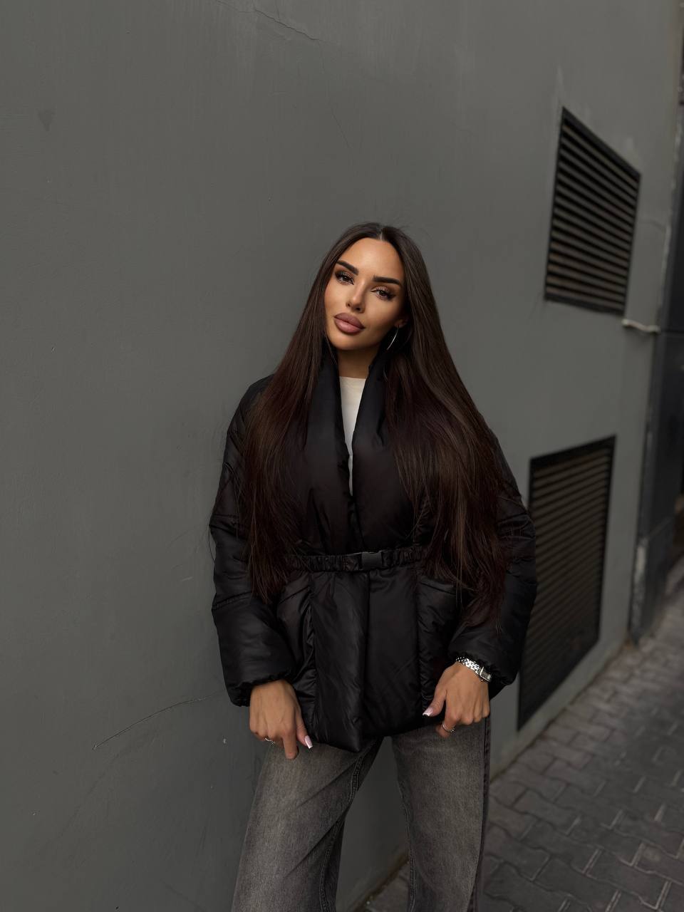 Ekopūko striukė – lengva ir šilta, juoda