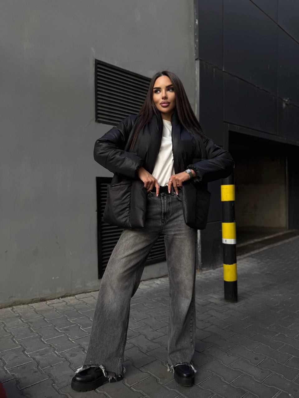 Ekopūko striukė – lengva ir šilta, juoda