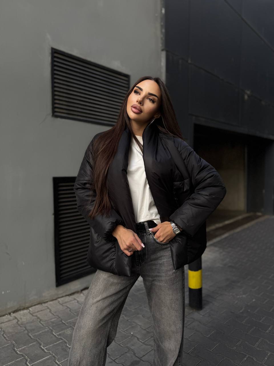 Ekopūko striukė – lengva ir šilta, juoda