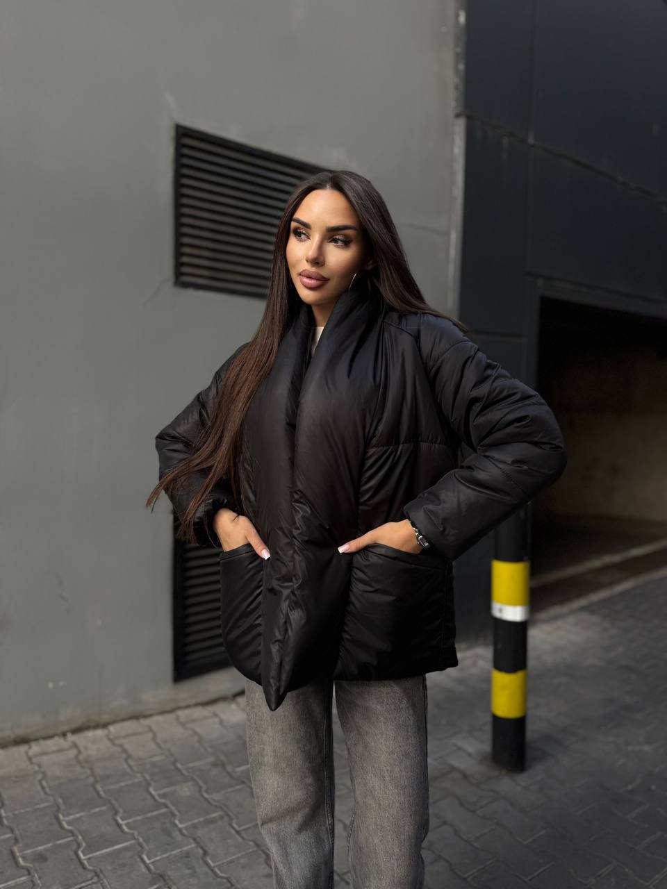 Ekopūko striukė – lengva ir šilta, juoda