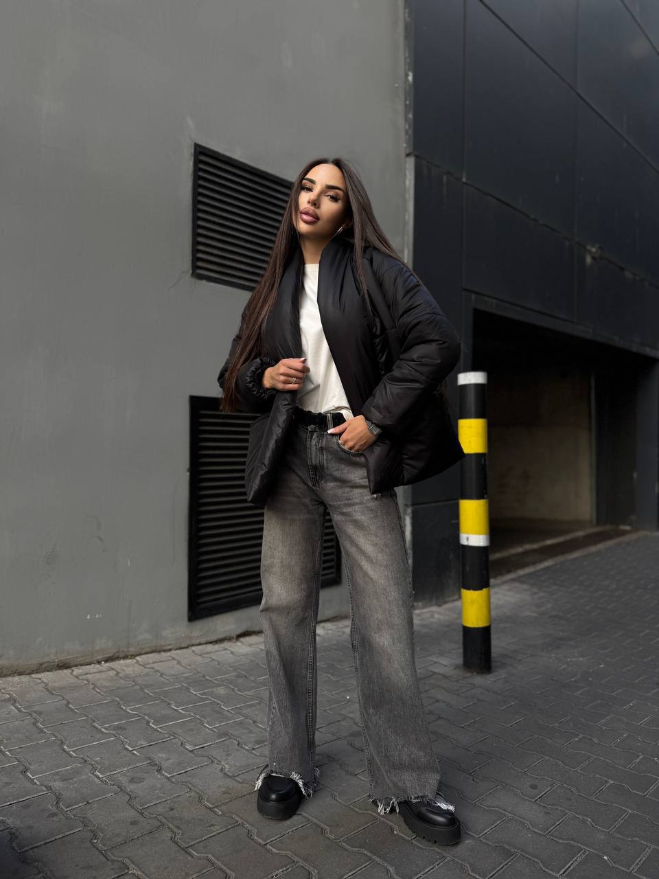 Ekopūko striukė – lengva ir šilta, juoda