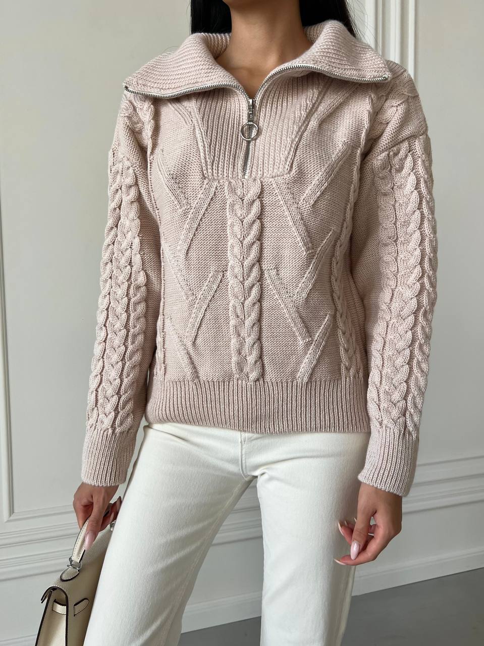Stylish Wool Sweater with Zipper