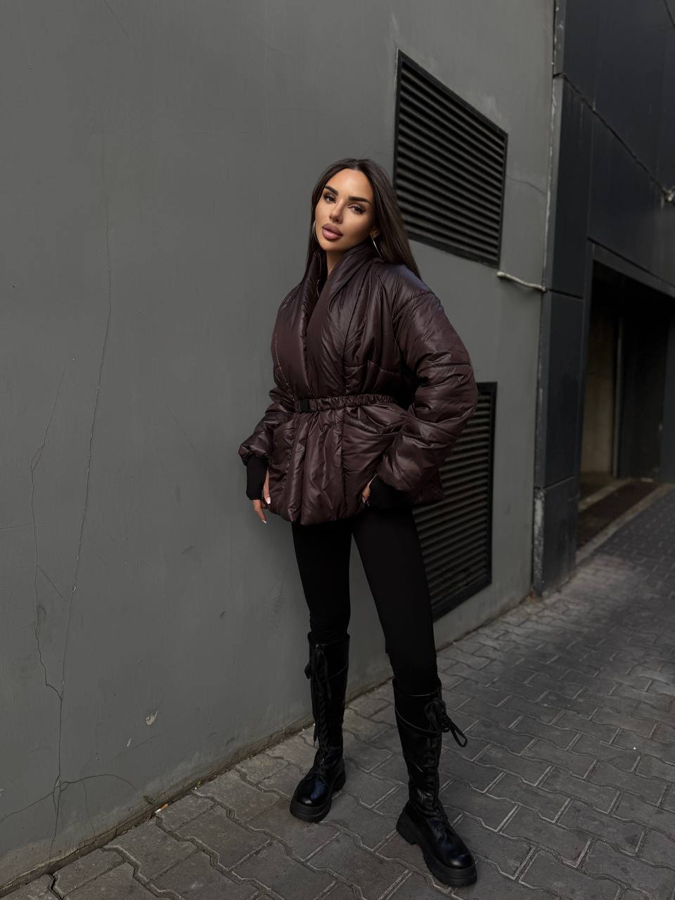 Ekopūko striukė – lengva ir šilta, ruda