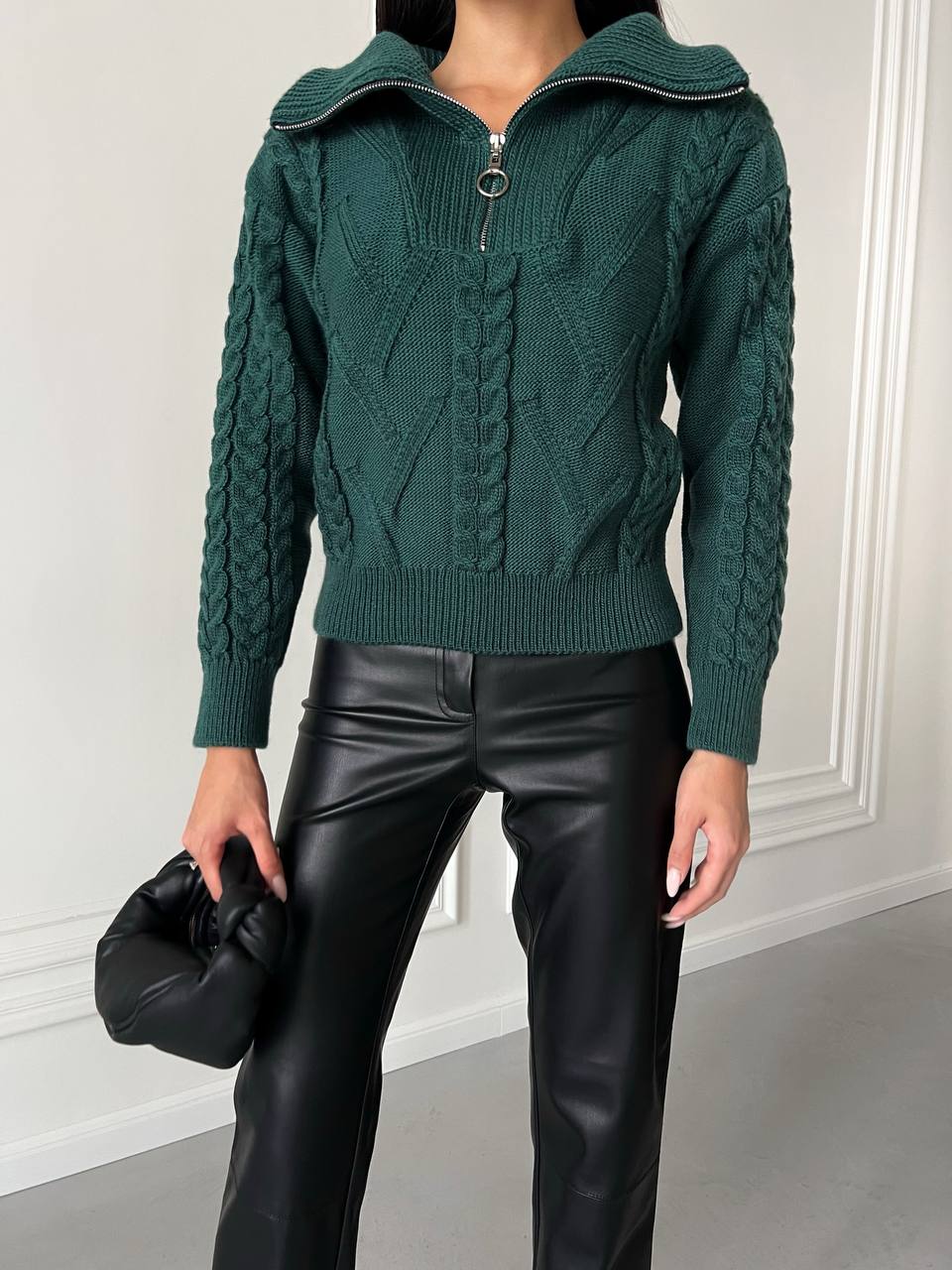 Stylish Wool Sweater with Zipper
