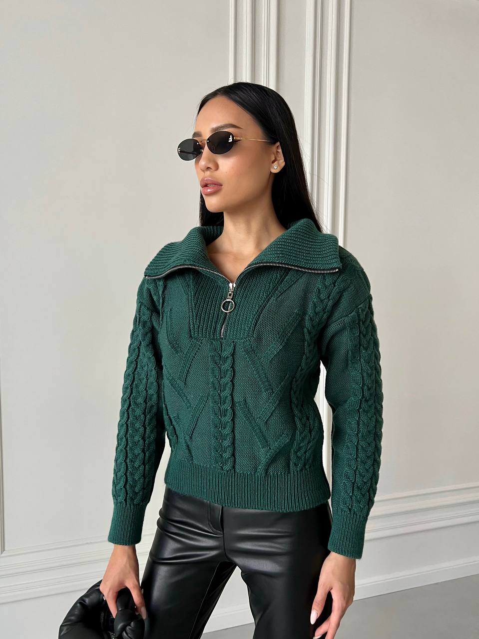 Stylish Wool Sweater with Zipper