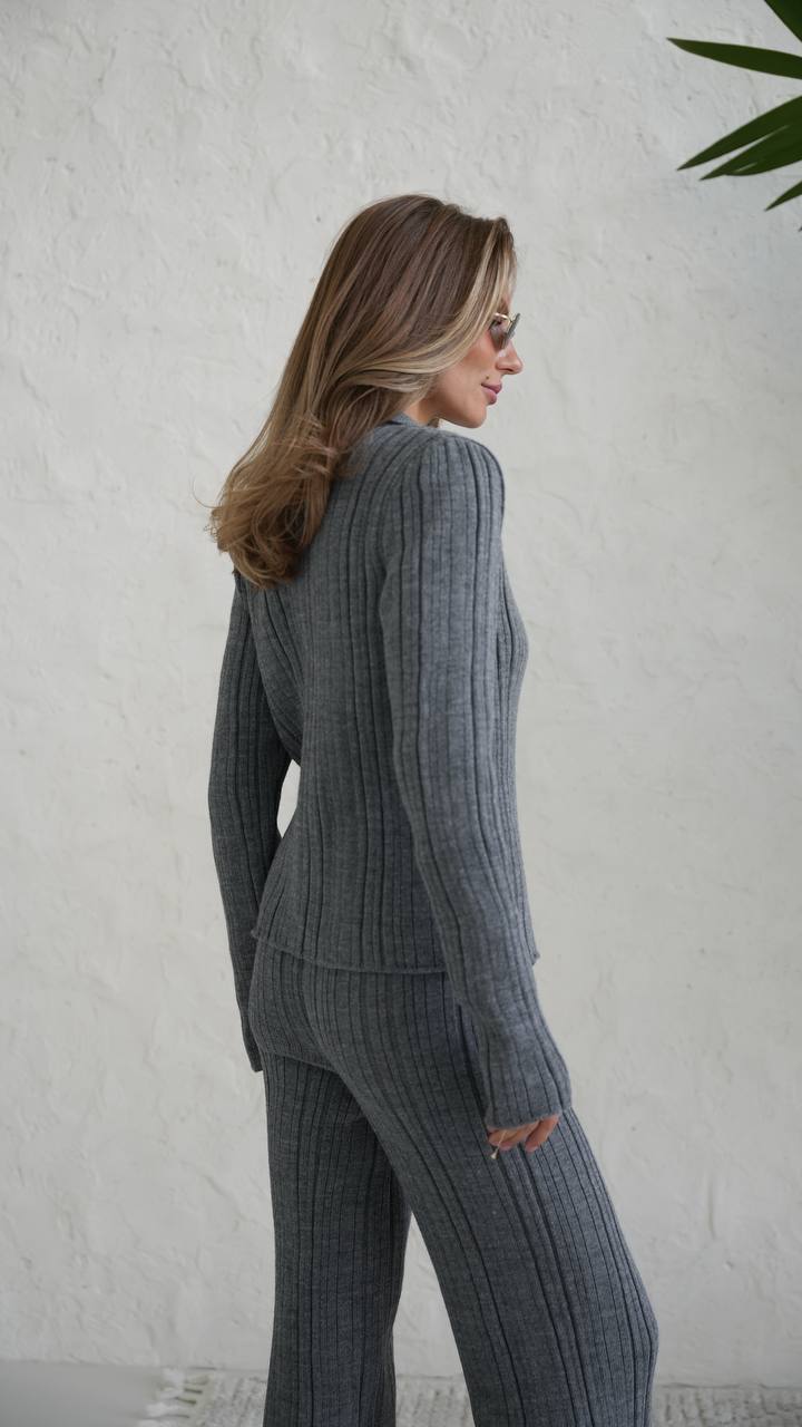Knitted set from wool grey