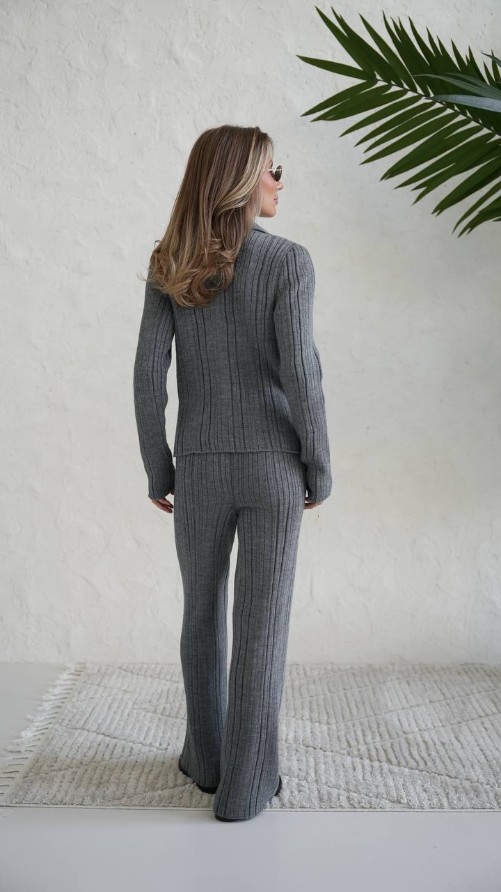 Knitted set from wool grey