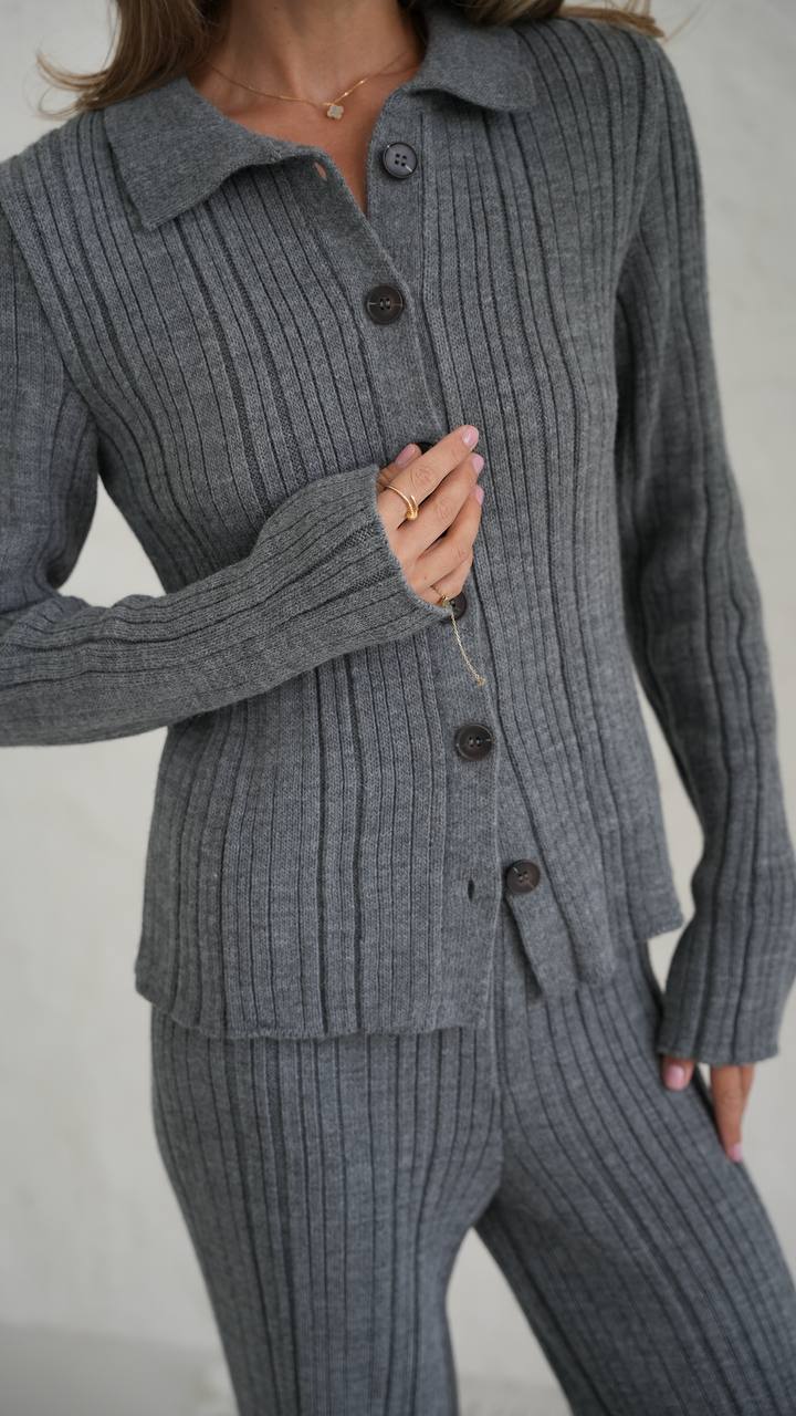Knitted set from wool grey