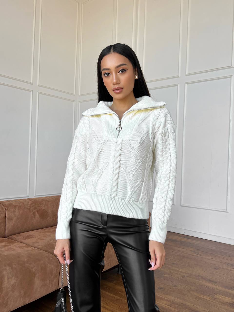 Stylish Wool Sweater with Zipper