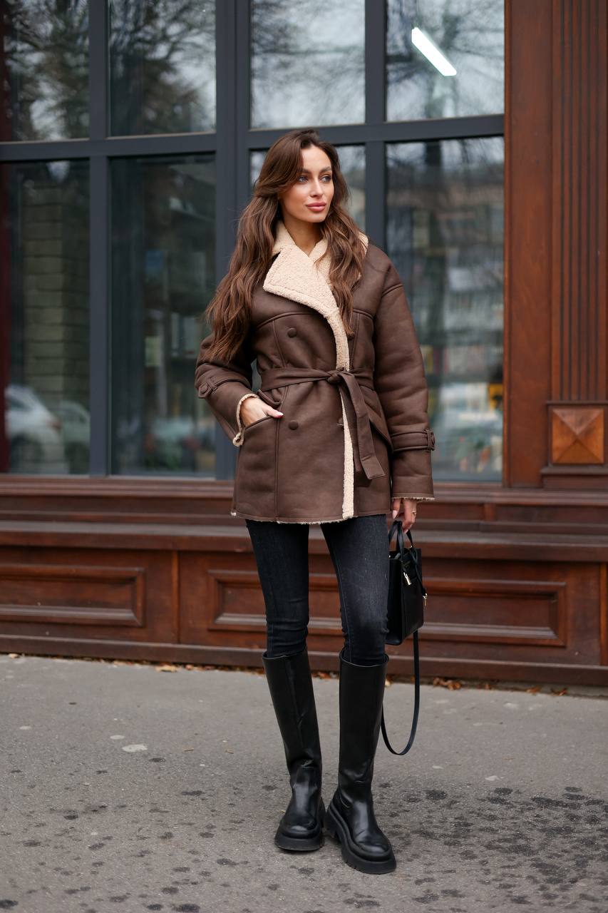 Paltas su diržu šokoladinės spalvos