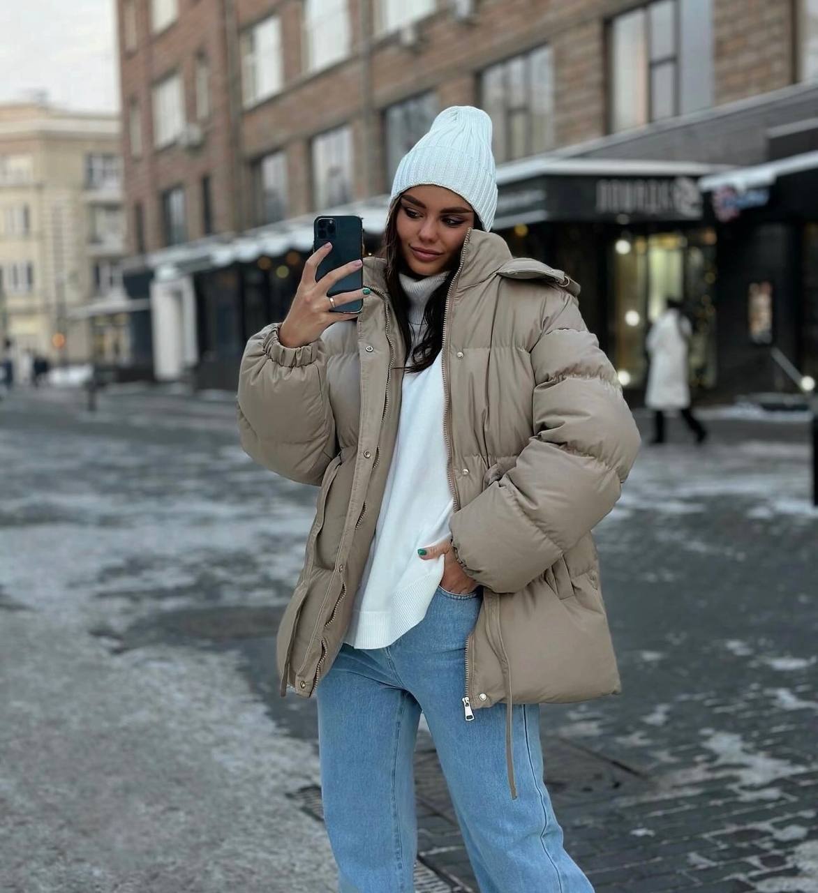 Moteriška pūkinė striukė su diržu