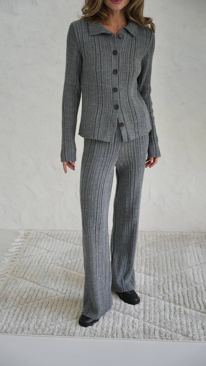 Knitted set from wool grey
