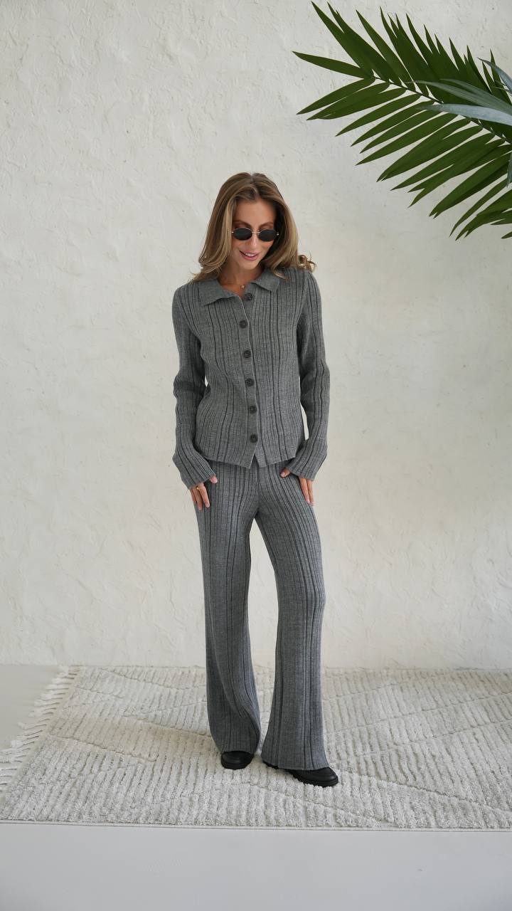 Knitted set from wool grey