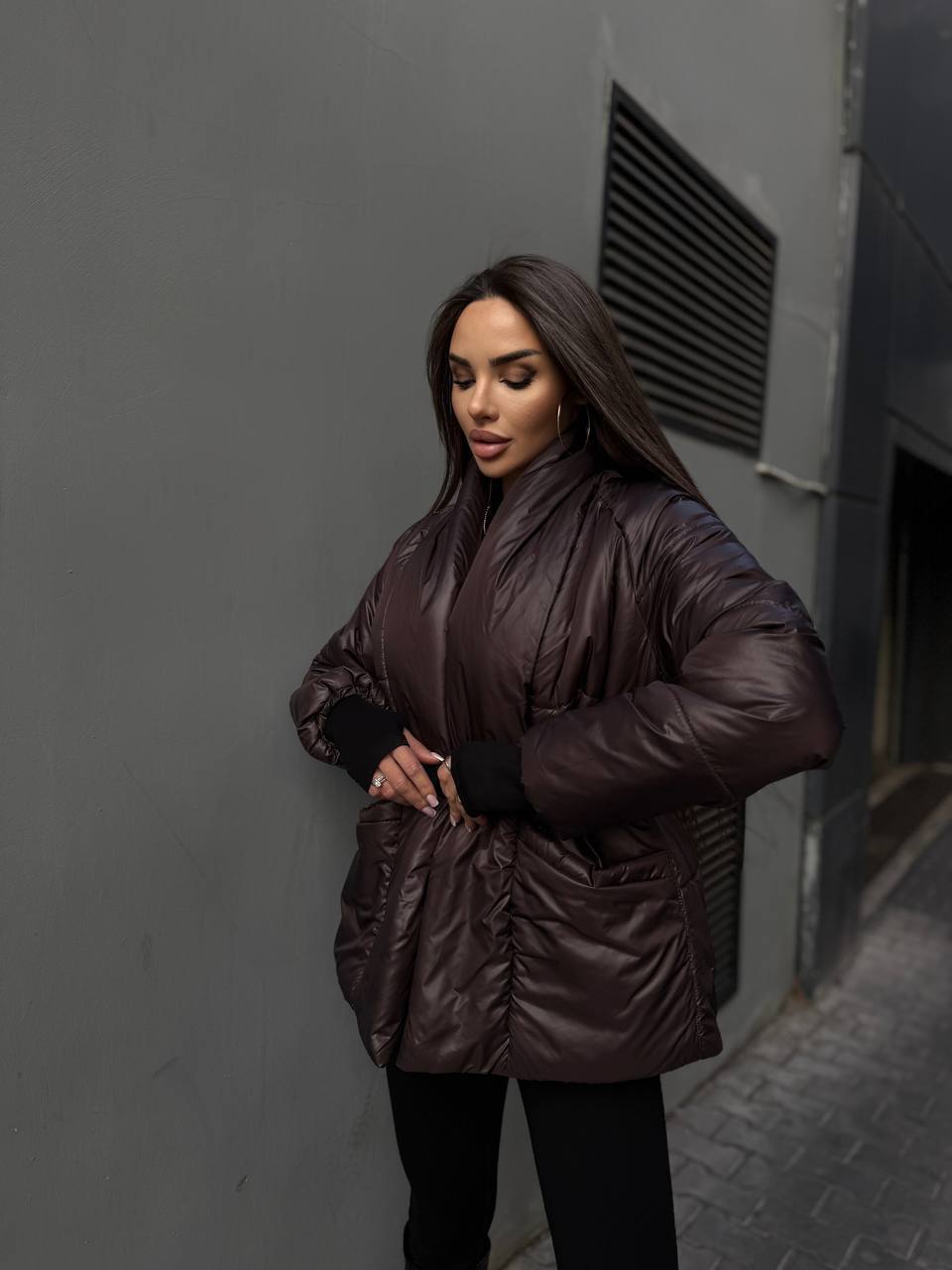 Ekopūko striukė – lengva ir šilta, ruda