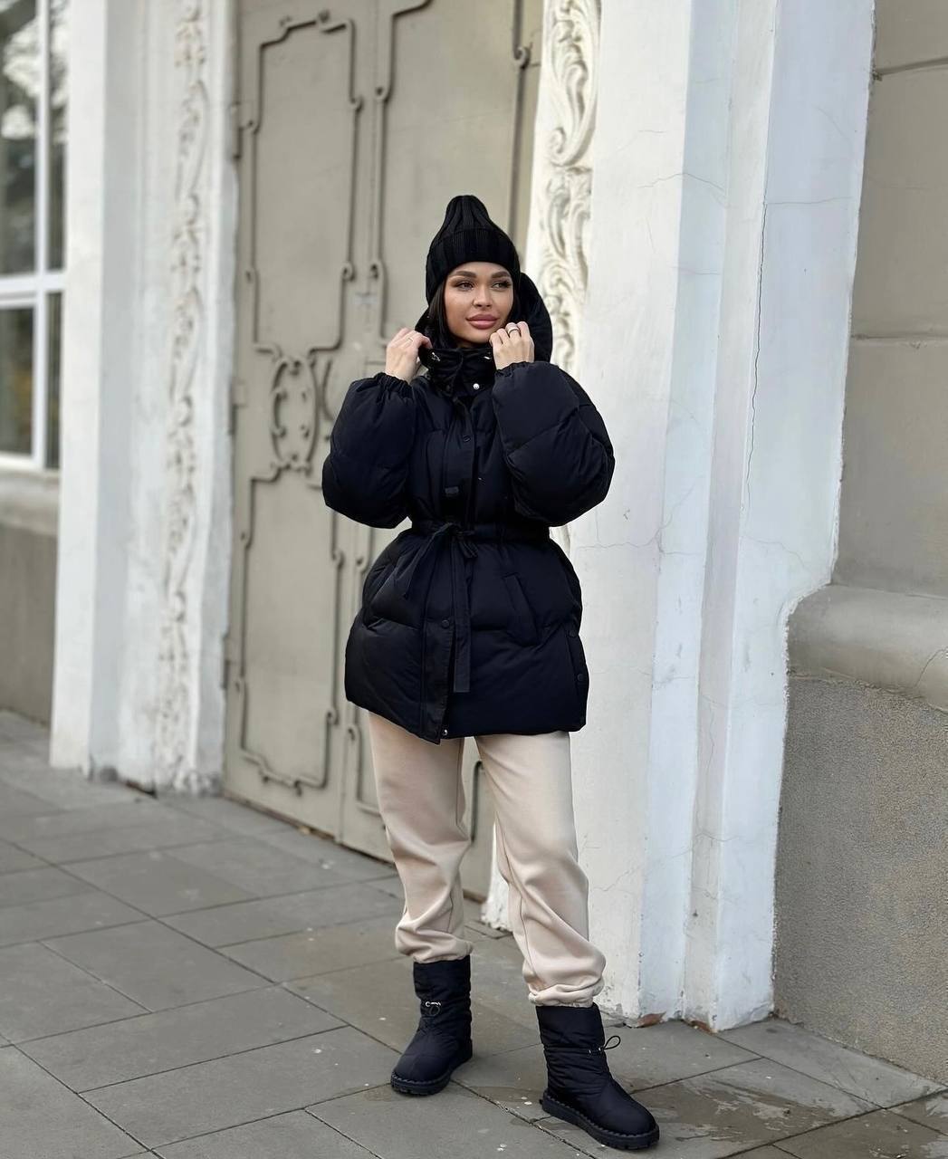 Moteriška pūkinė striukė su diržu