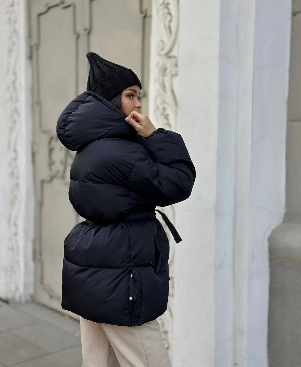 Moteriška pūkinė striukė su diržu