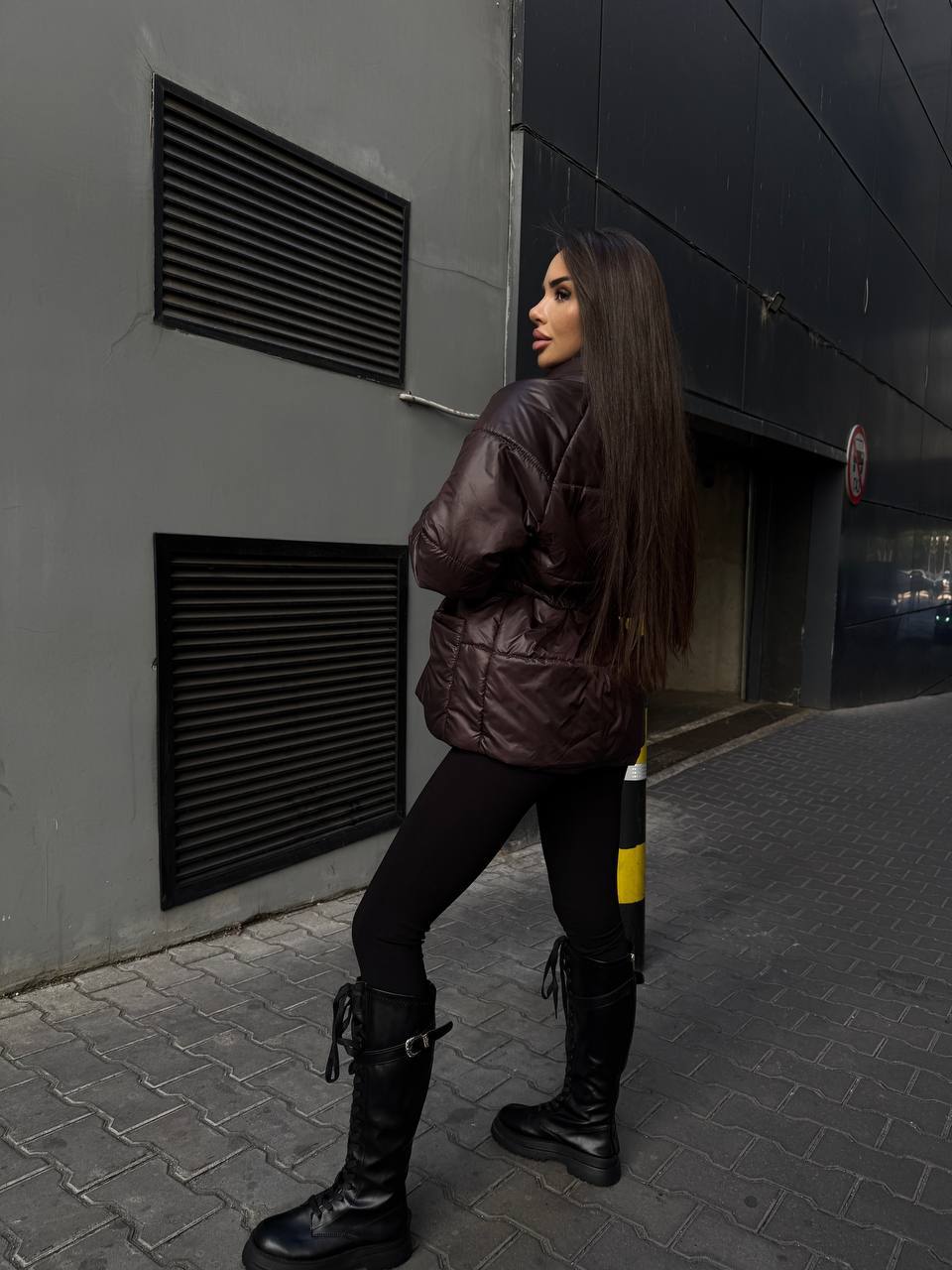 Ekopūko striukė – lengva ir šilta, ruda