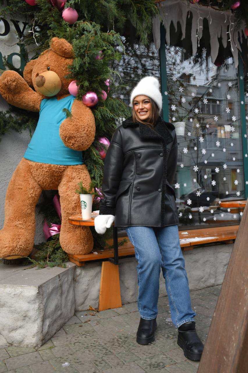 Paltas su diržu Juoda