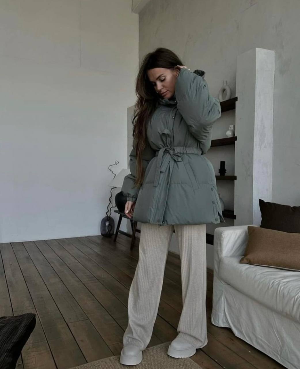 Moteriška pūkinė striukė su diržu