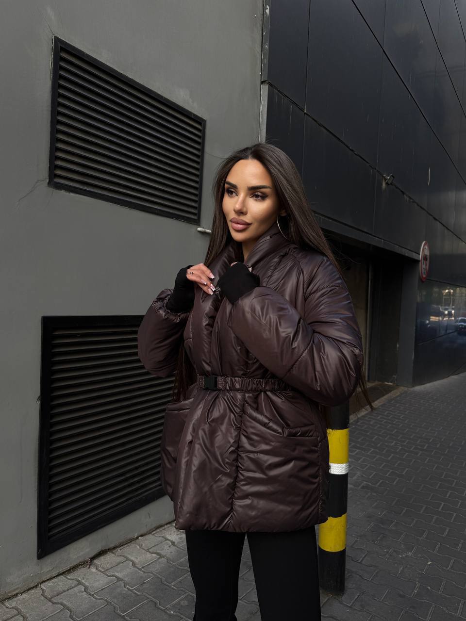 Ekopūko striukė – lengva ir šilta, ruda